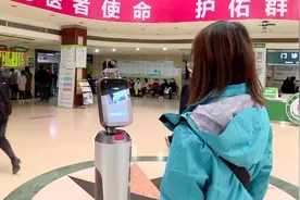 听得懂四川话认得到路！智能“小豹”火线上岗图片