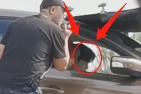 偶遇肖战开车，有谁注意到副驾驶的女生，看清颜值，这不是那谁？图片