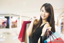 两性关系：男女恋爱，给女生送礼物的2个大忌图片