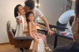 汪峰带女儿探班章子怡，献吻捏肩好甜蜜，女儿却成了“电灯泡”图片