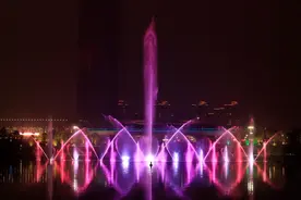 浙江绍兴上虞曹娥江喷泉——从城市阳台看城市风景图片