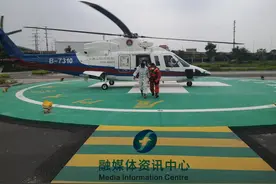 渔船沉没船员海中漂流10小时！救助直升机成功救援图片