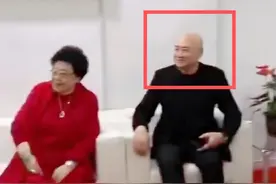 "唐僧"与富豪妻子同框，脸圆啤酒肚身材臃肿，差12岁像两代人图片