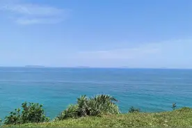 力边湾，海陵岛上的私家海滩，悬崖上露营看日出图片