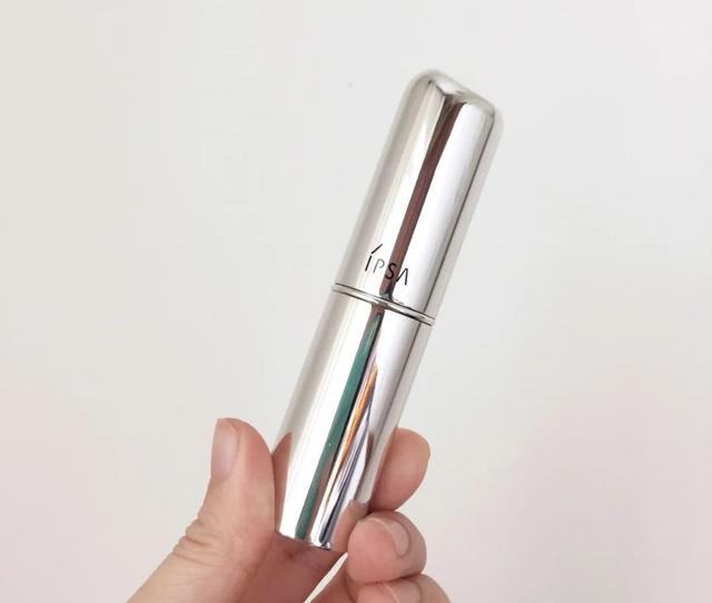 女人护肤要趁早，这几款氨基酸洁面和精华，抗皱又美白