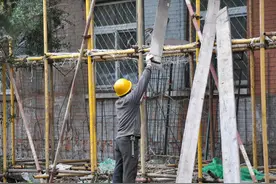 老旧小区改造竟一直憋着这两件事？这种房屋，不拆不行图片