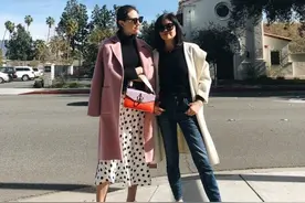 这对“母女”的过年穿搭太美了，一个精致一个高级，走亲戚倍有面图片