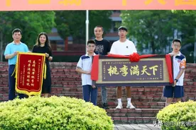 羡慕！考取中大奖励5万元！中山这所学校发放升学奖学金图片