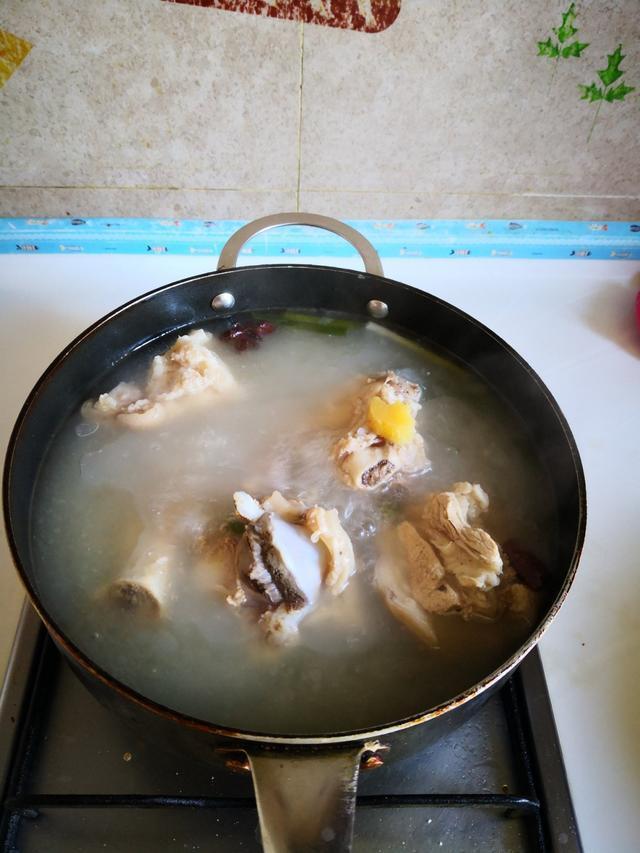 它含8种氨基酸，才15一斤，有条件1周吃两次，不愁孩子长身体