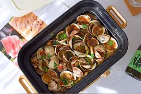 家人馋海鲜了，趁海鲜便宜烧一锅，太满足了，海鲜还是这么做好吃图片