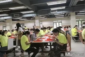 东莞石碣最大的电子厂，工厂变化到底有多大，员工都是这样去上班图片