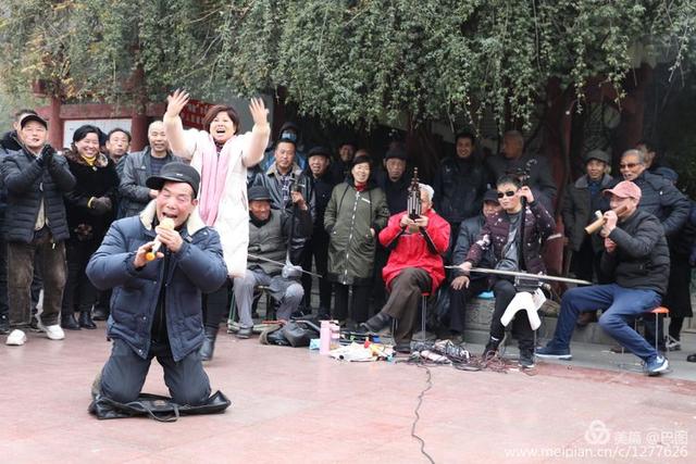 高手在民间，演出自娱自乐，洛阳周王城广场民间曲艺乐园