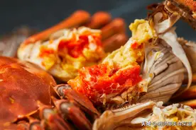 蒸螃蟹时，最忌直接上锅蒸！厨师长：牢记3点，螃蟹不断腿不流黄图片