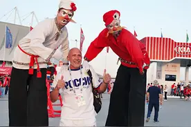俄罗斯地位最高的艺人竟是小丑，腿那么长是怎么站稳的图片