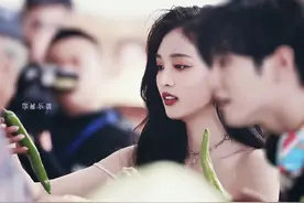 吴宣仪买菜图曝光，美如画报，把菜市场逛成名利场图片