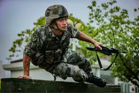 军人每天必穿的作战靴，经历了哪些“骄傲”？图片