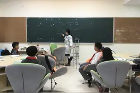 教师忙起来有多悲壮，教师吐槽请假难，带病上课成常态图片