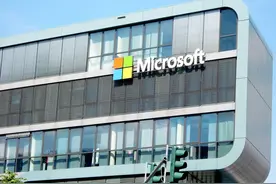 操作系统自带流氓软件？微软的资讯梦，流量与广告的可能图片