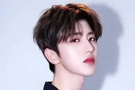 日本节目评选出中国“最帅的男星”，看到名字后，网友：实至名归图片