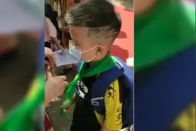 浙江一小学入学戴绿领巾？网友质疑此举不妥，学校回应：祖国的小苗苗图片