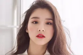 韩国女团迷惑穿搭惹争议，清凉不等于暴露，“开裆裤”美感在哪？图片