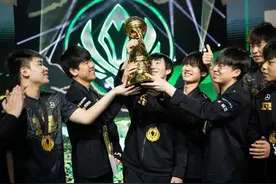 RNG两次MSI夺冠AD数据对比，GALA数据夸张，UZI只能用恐怖形容图片