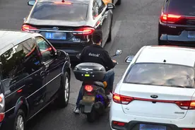 北京路面上摩托车渐多，探头不易拍违法成本低，该管管图片