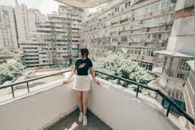 重庆24层没有电梯的魔幻大楼，让人头晕迷路，却备受电影宠爱图片