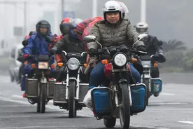 日本出现“不倒翁”摩托车，车企放出狠话：谁能骑倒赔付600万图片