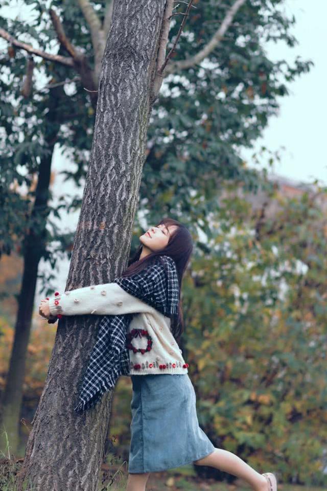 安静森系少女, 清风拂过脸庞, 撩动柔情的双眸(芝麻女孩儿 图片) - 冷