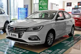 四缸加上自动挡，空间也不输合资的国产家轿，带你看荣威i5图片