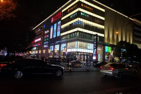 宜昌CBD夜晚街景系大城市视角感图片
