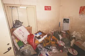 《南极名优城在“消防禁区”大设摊位》后续图片