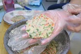 土豆饼好吃有诀窍，学会这一招，做出来又软又糯，孩子超喜欢吃图片
