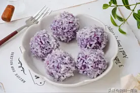 紫薯和大米天生一对，蒸一蒸就出锅，粉粉糯糯清甜可口，老少皆宜图片