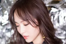 唐嫣身穿黑色蕾丝蝴蝶结，演绎不一样的女王范图片