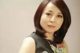 为了让比自己小19岁的丈夫有后，50岁的她选择试管婴儿，生三胞胎图片