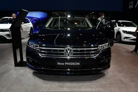 大众价位豪华行政级轿车，奥迪A6L的底帕萨特的壳，实拍大众辉昂图片