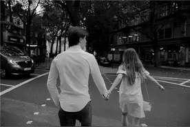 男子与女友同居，还跟女网友暧昧怎么办？聪明的女人都是这么做的图片