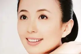 杨童舒怀孕6个月早产生子，45岁再演反派，颜值依然能打图片
