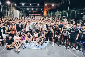 吴悠干大事了！大凉山小黑鹰现身街球圣地！本来他要自费资助的图片