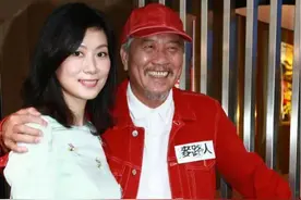 香港老牌男神的二婚妻子，有人娶50亿富婆，有人娶小25岁娇妻图片