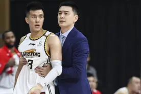 驱逐郭艾伦！裁判汪梅被扒，曾被翟晓川等咆哮，单节吹四川13犯图片