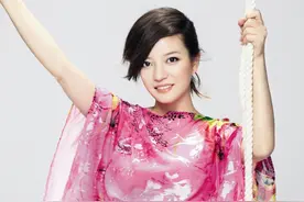 赵薇结婚13年，与婆婆成闺蜜，老公酸溜溜、美滋滋的图片