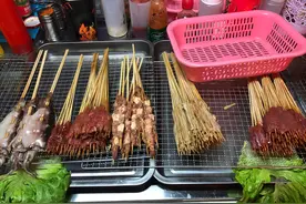 街头10块30串的美食小串，为何不做大串节省竹签？问题就出在肉上图片