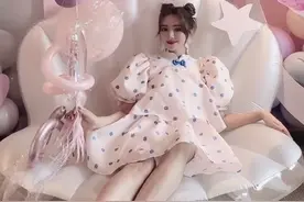 麦迪娜庆二胎女儿满月，哪吒头配公主裙超少女，产后一月恢复如初图片