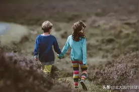 二胎确诊重度自闭症，单亲妈妈和姐姐用十年证明带星宝出门不丢人图片