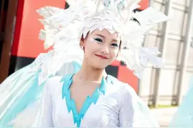 迪斯尼花车伴舞和公司老板娘！前爱豆转行再就业，娱乐圈不好混啊图片