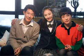 还记得《天天向上》的浩二吗？如今带“女儿”回归，身材比例优秀图片