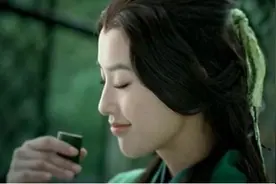 黄圣依当年的《五粮春》广告，绿衣仙子下凡，太美了图片